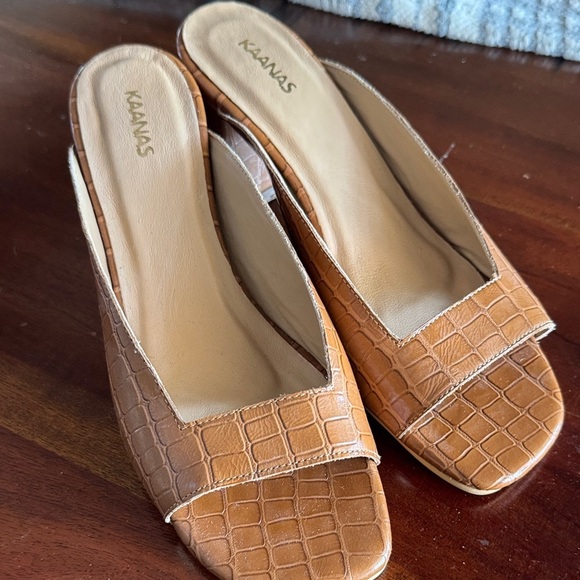 KAANAS Brown Croc-Embossed Sandals/Mules - Sz 6 - Picture 2 of 5